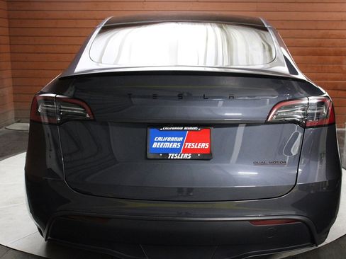 Used 2023 Tesla Model Y Long Range image 2
