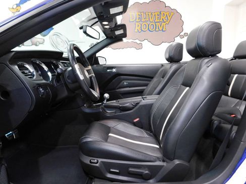 Used 2013 Ford Mustang GT Premium w/ Electronics Pkg RWD image 40