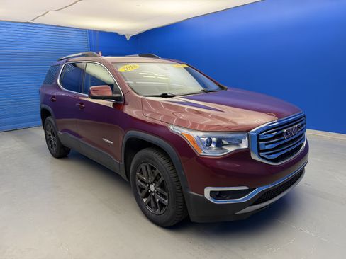 Used 2018 GMC Acadia SLT FWD image 2