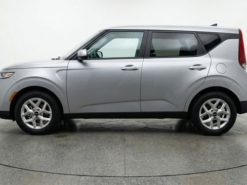 Used 2025 Kia Soul LX w/ LX Technology Package image 5