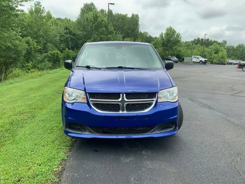 Used 2019 Dodge Grand Caravan SE w/ UConnect Hands-Free Group FWD image 3