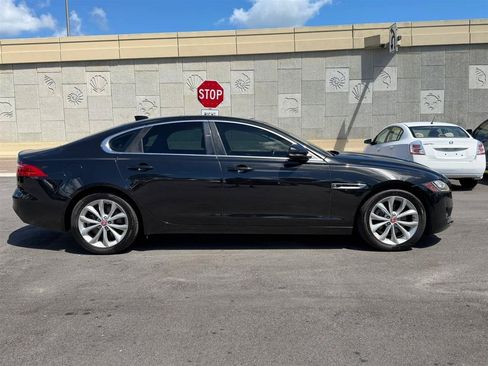 Used 2018 Jaguar XF Premium RWD image 10