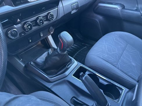 Used 2016 Toyota Tacoma SR5 image 13