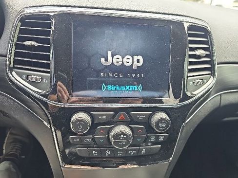 Used 2022 Jeep Grand Cherokee Limited AWD/4WD image 19