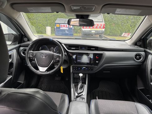 Used 2018 Toyota Corolla SE w/ Carpet Mat Package (TMS) FWD image 15