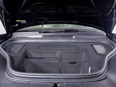 New 2025 Porsche Macan Electric image 15