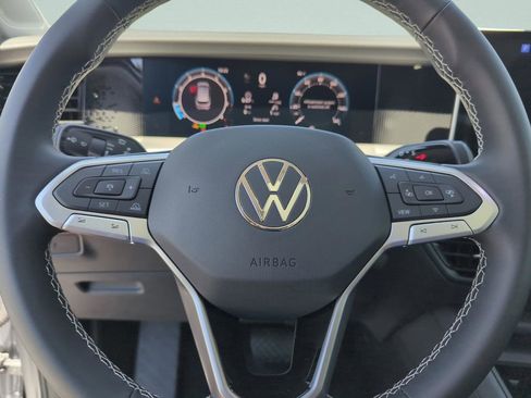 New 2026 Volkswagen Tiguan SE FWD image 39