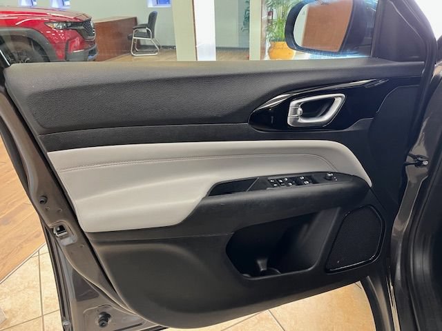 Used 2023 Jeep Compass Limited AWD/4WD image 18