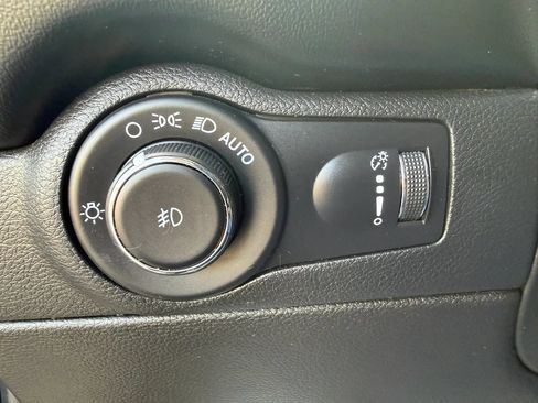 Used 2021 Dodge Durango SXT AWD/4WD image 25