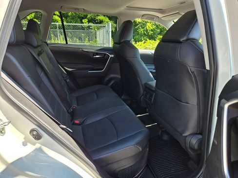 Used 2022 Toyota RAV4 XLE Premium AWD/4WD image 20