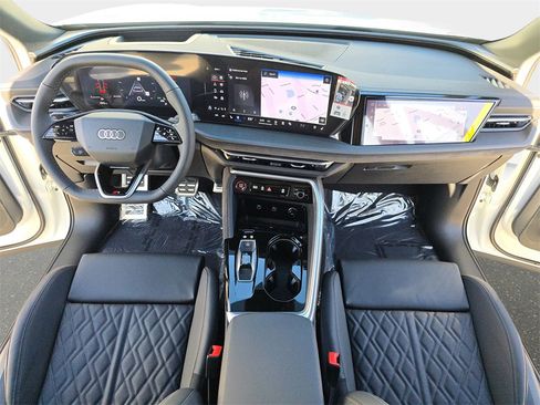 New 2025 Audi SQ5 Prestige image 9