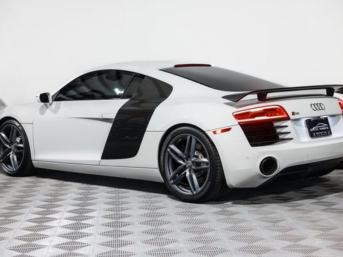 Used 2015 Audi R8 V8 w/ Extended Leather Package image 15