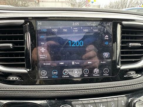 Used 2019 Chrysler Pacifica Limited image 17