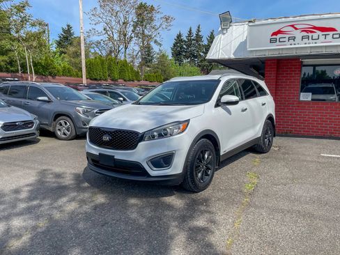Used 2016 Kia Sorento AWD w/ LX Convenience Package image 1