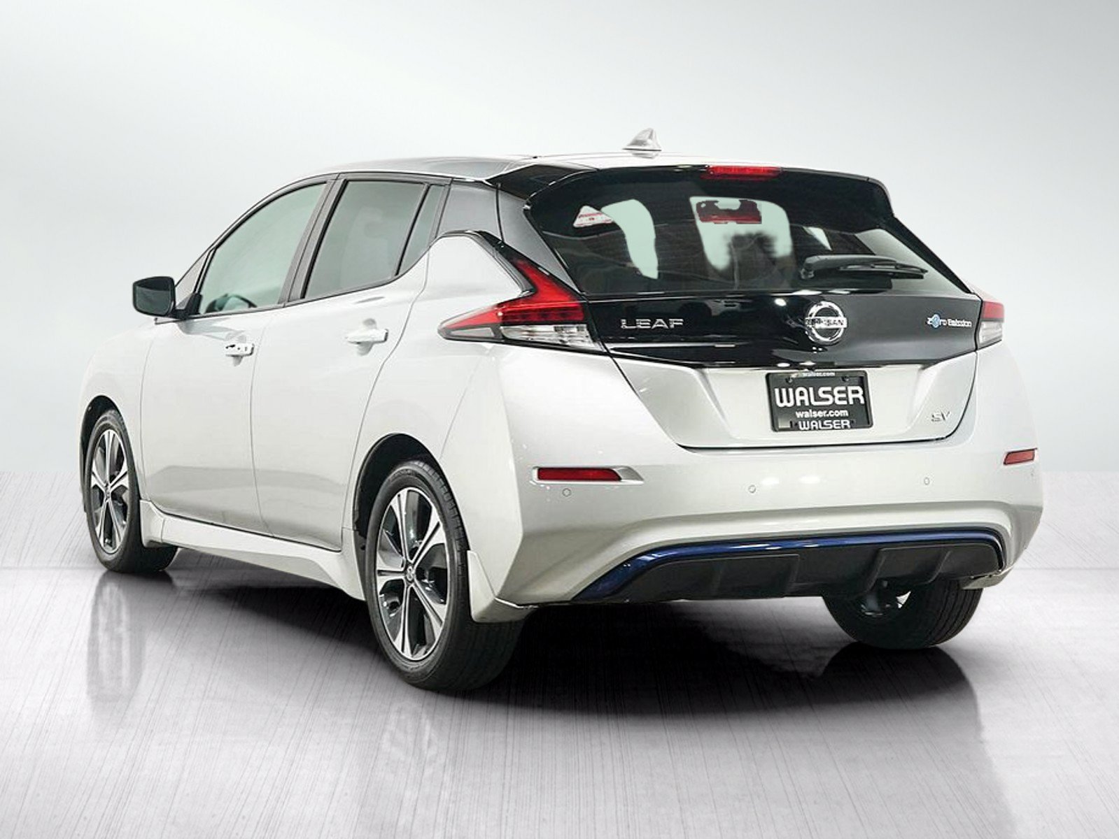 Used 2022 Nissan Leaf SV FWD image 3