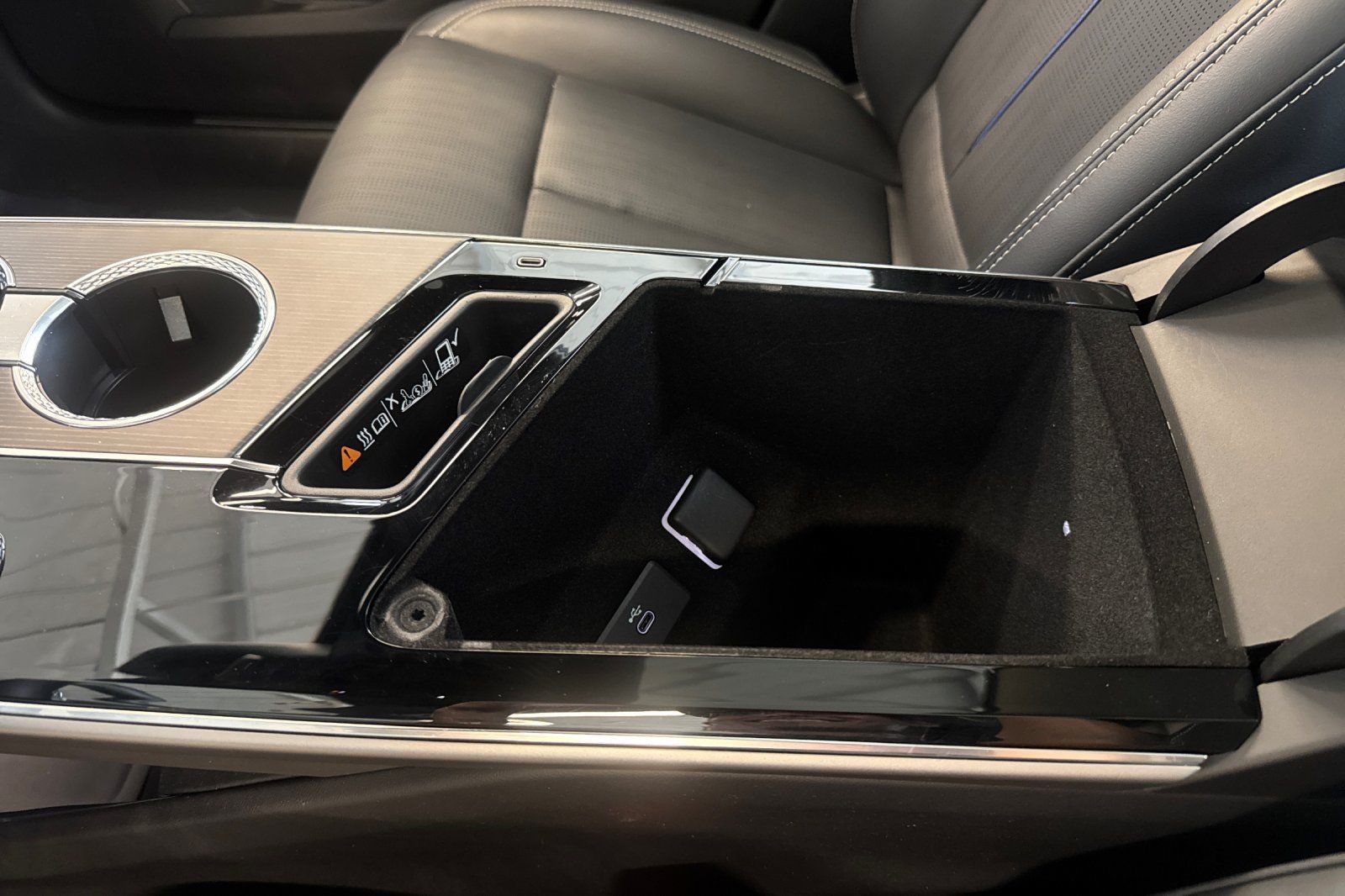 Certified 2024 Cadillac Lyriq Luxury RWD image 31