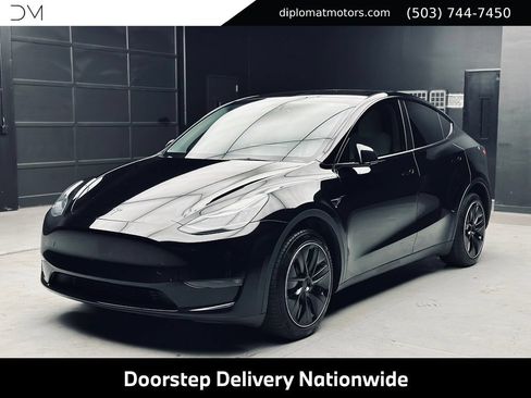 Used 2023 Tesla Model Y Long Range AWD/4WD image 1