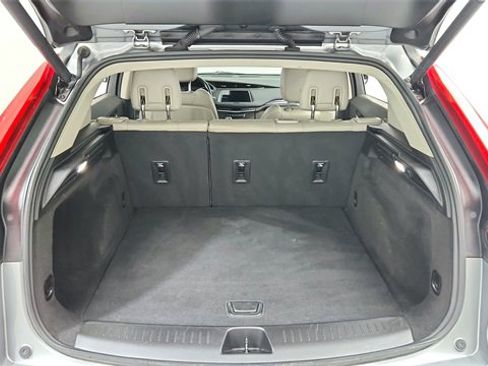 Certified 2023 Cadillac XT4 Luxury w/ Cold Weather Package image 20