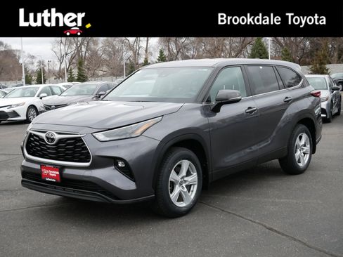Certified 2024 Toyota Highlander LE image 1
