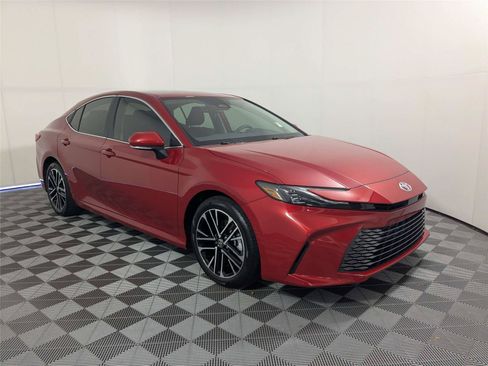 Used 2026 Toyota Camry XLE FWD image 4