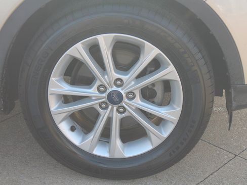 Used 2018 Ford Escape SE w/ SE Sync 3 Package FWD image 3