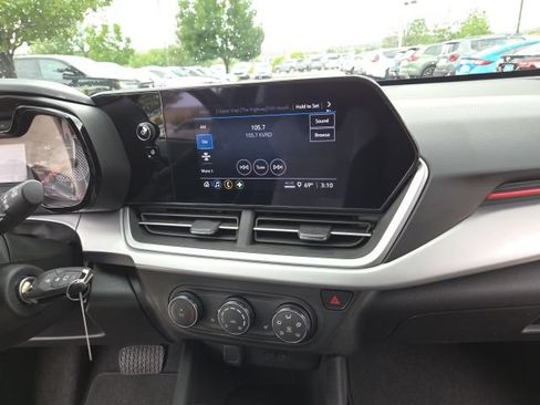 Used 2024 Chevrolet Trax RS w/ Driver Confidence Package FWD image 26