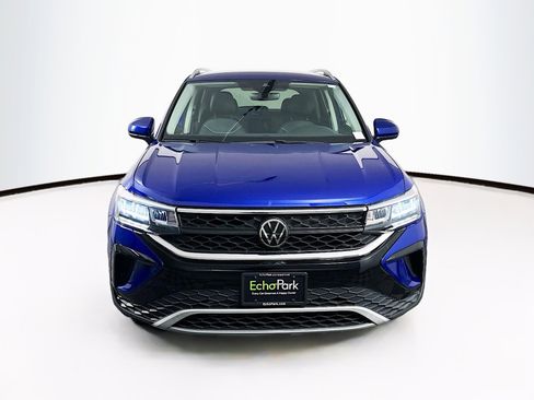 Used 2024 Volkswagen Taos SE image 2