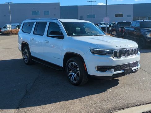 Used 2024 Jeep Wagoneer L Series II image 2