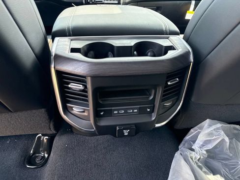 New 2026 RAM 2500 Laramie AWD/4WD image 22