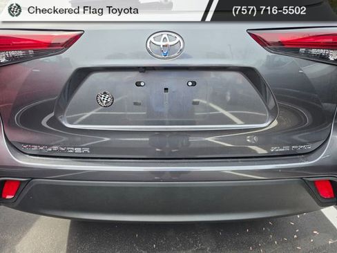 Certified 2025 Toyota Highlander XLE image 7
