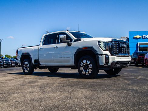 Used 2024 GMC Sierra 2500 Denali Ultimate AWD/4WD image 9