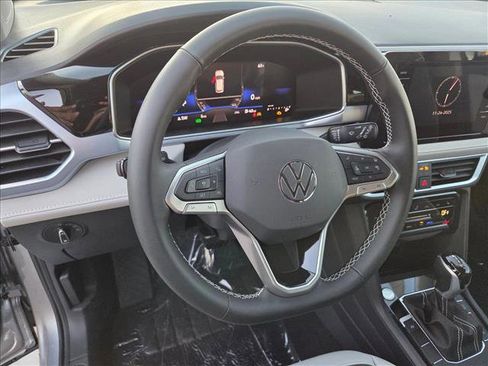 New 2026 Volkswagen Taos SE FWD image 3