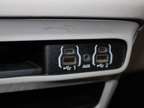 Used 2024 Chrysler Pacifica Touring-L FWD image 44