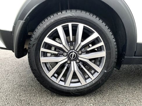 Used 2022 Nissan Kicks SV image 10