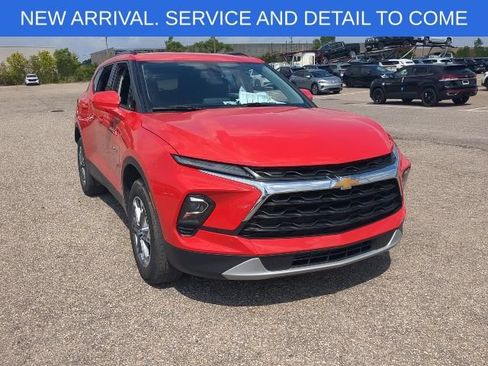 Used 2023 Chevrolet Blazer LT w/ Convenience Package FWD image 4
