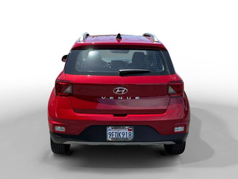 Certified 2022 Hyundai Venue SEL FWD image 4