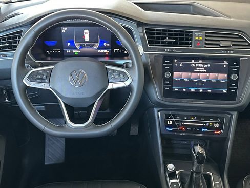 Used 2023 Volkswagen Tiguan SE FWD image 15