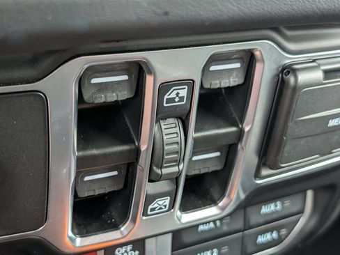 Used 2026 Jeep Wrangler Unlimited Rubicon AWD/4WD image 12