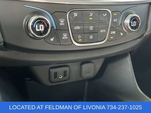 Used 2023 Chevrolet Traverse LT FWD image 17