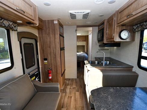 Used 2018 Chevrolet Express 4500 w/ RV Package RWD image 3