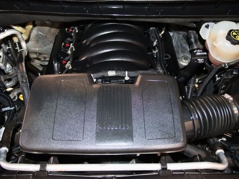 Used 2023 Chevrolet Suburban Premier AWD/4WD image 19