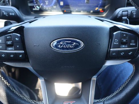 Used 2022 Ford Explorer ST AWD/4WD image 17