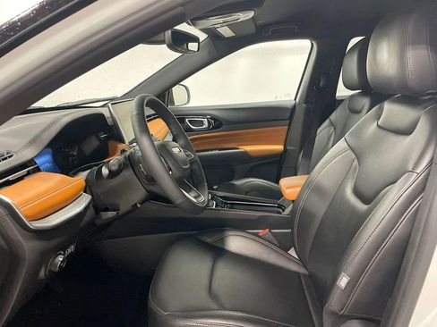 Used 2024 Jeep Compass Limited image 19