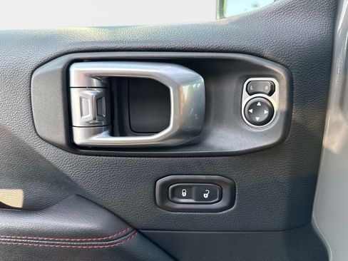 Used 2018 Jeep Wrangler Unlimited Rubicon w/ Dual Top Group AWD/4WD image 20