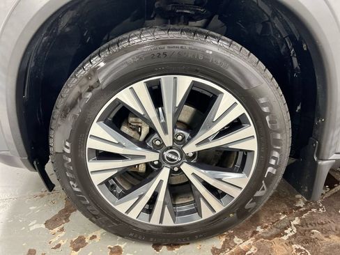 Used 2022 Nissan Rogue SV w/ SV Premium Package FWD image 27