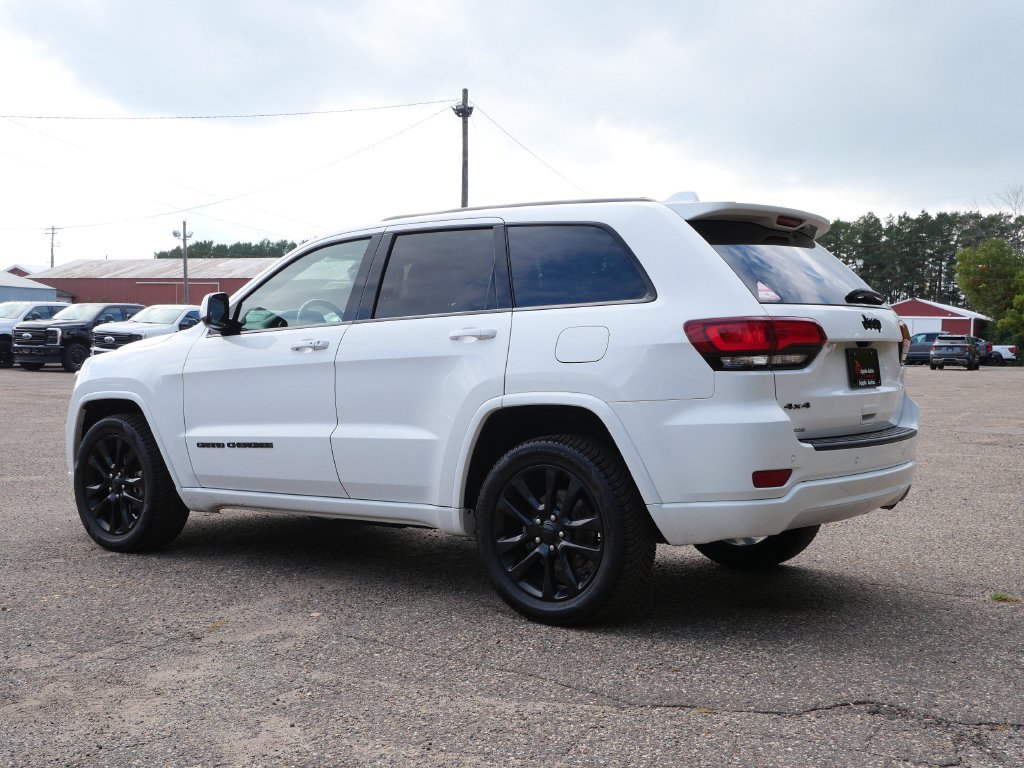 Used 2018 Jeep Grand Cherokee Altitude AWD/4WD image 4