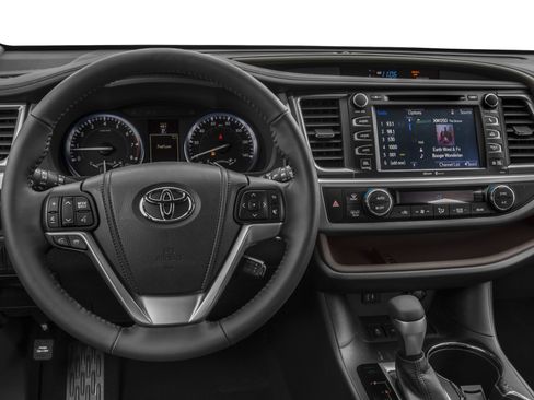 Used 2016 Toyota Highlander Limited w/ Driver Technology Package AWD/4WD image 9