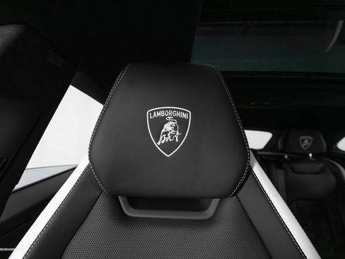 Used 2025 Lamborghini Urus SE image 55