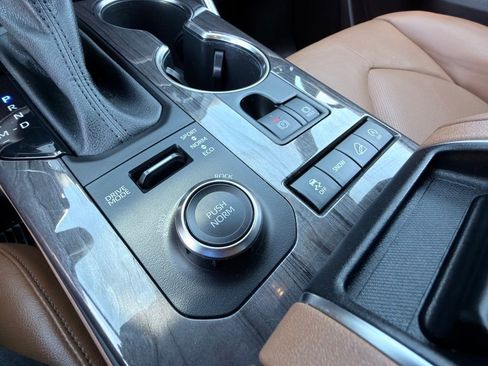 Used 2022 Toyota Highlander Platinum image 9