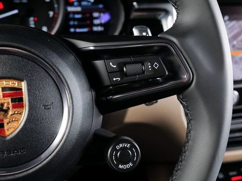 Certified 2026 Porsche Macan AWD/4WD image 22